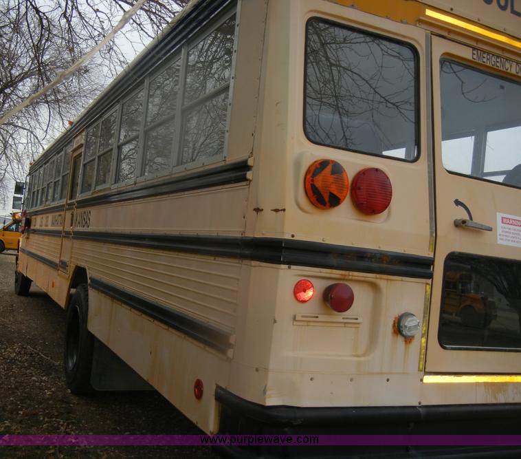 image for item D4675 1995 International 3800 school bus