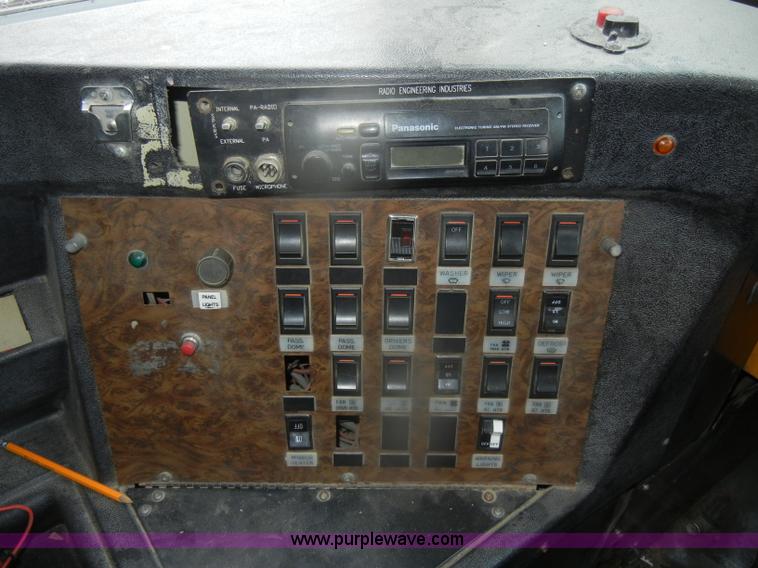 image for item D4675 1995 International 3800 school bus