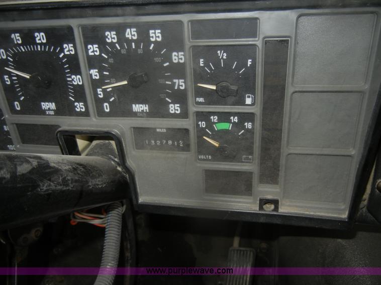 image for item D4675 1995 International 3800 school bus