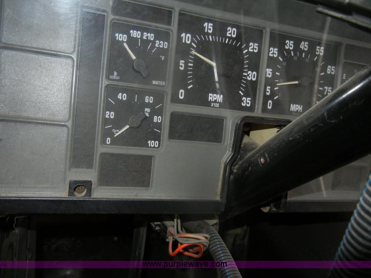 image for item D4675 1995 International 3800 school bus