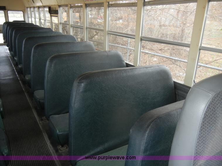 image for item D4675 1995 International 3800 school bus