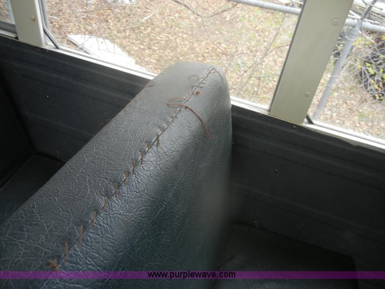 image for item D4675 1995 International 3800 school bus