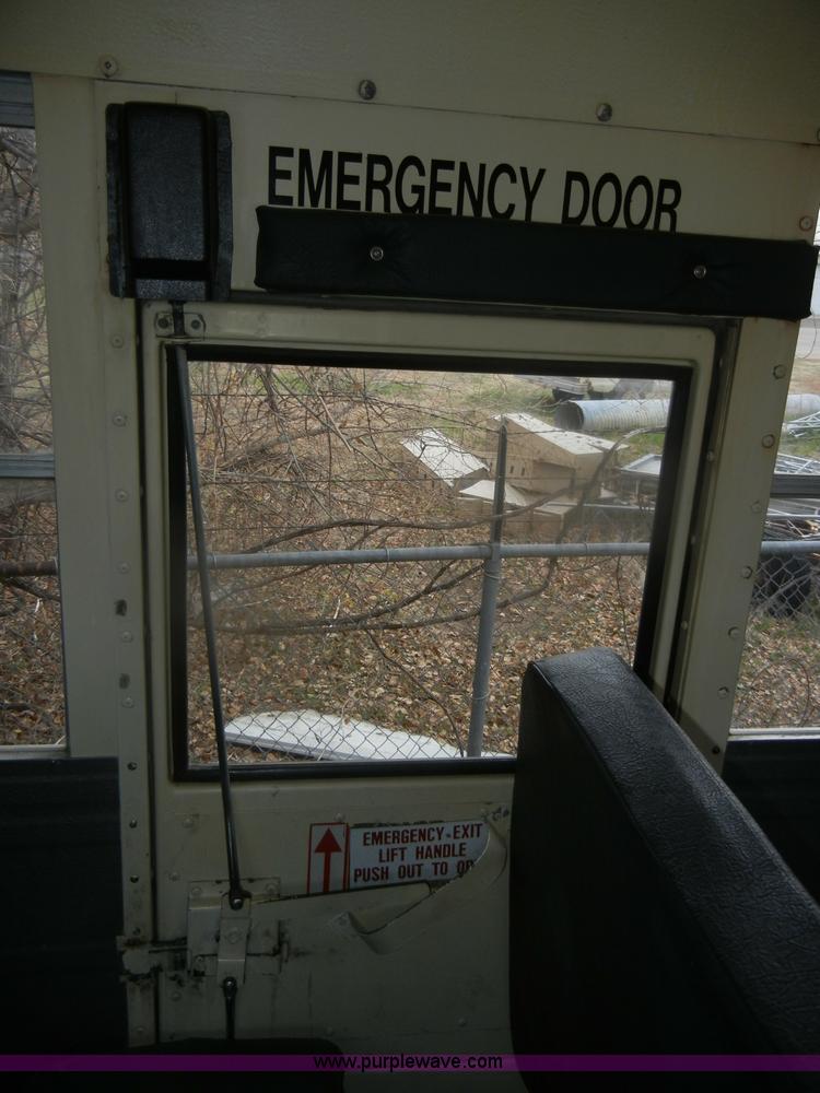 image for item D4675 1995 International 3800 school bus