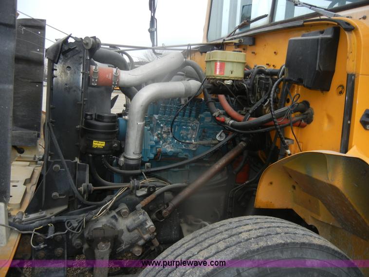 image for item D4675 1995 International 3800 school bus