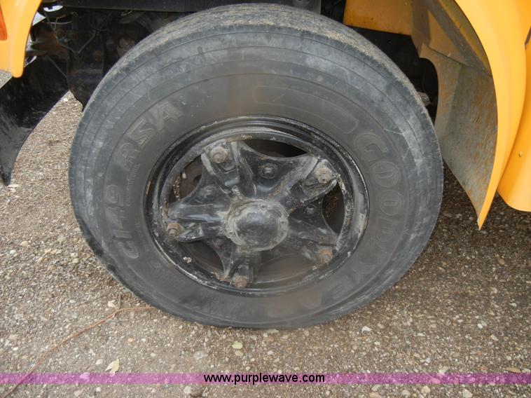 image for item D4675 1995 International 3800 school bus