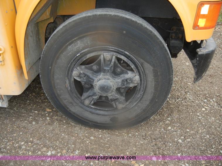 image for item D4675 1995 International 3800 school bus