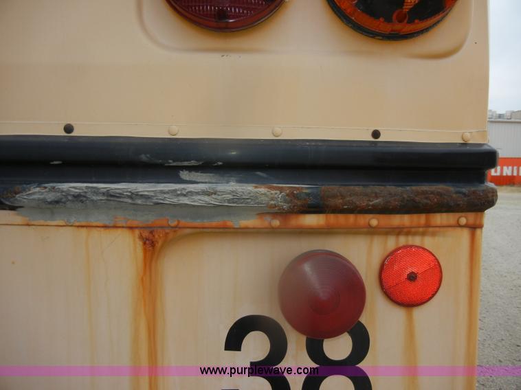 image for item D4675 1995 International 3800 school bus