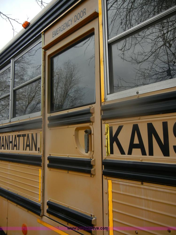 image for item D4675 1995 International 3800 school bus