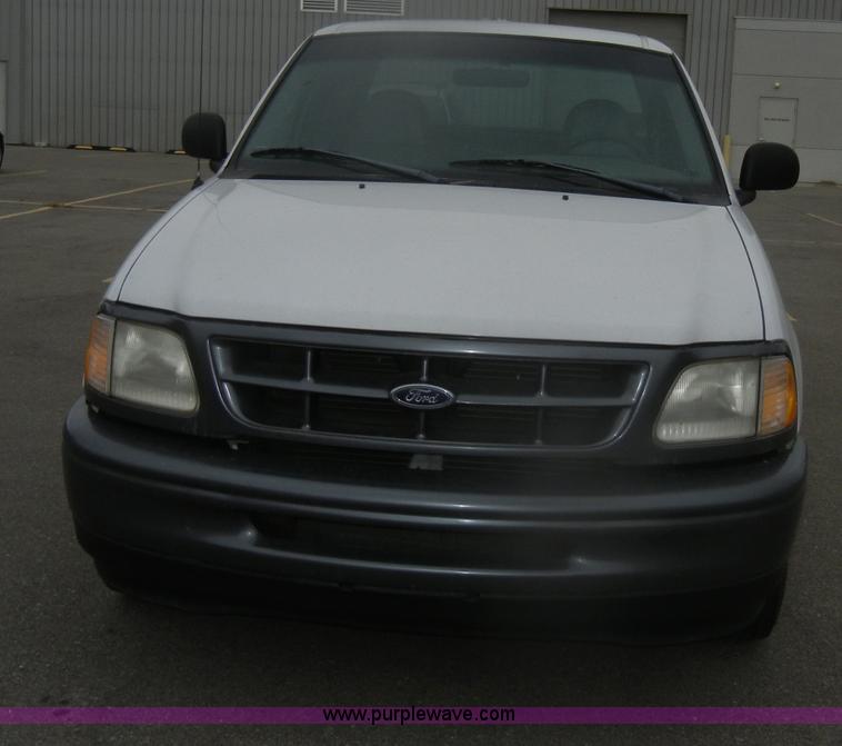 image for item D4732 1998 Ford F150 SuperCab pickup truck