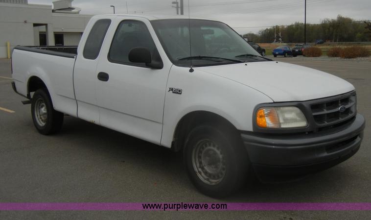 image for item D4732 1998 Ford F150 SuperCab pickup truck