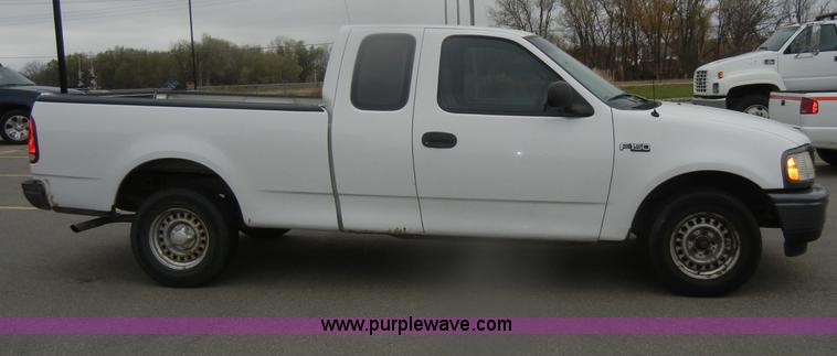 image for item D4732 1998 Ford F150 SuperCab pickup truck