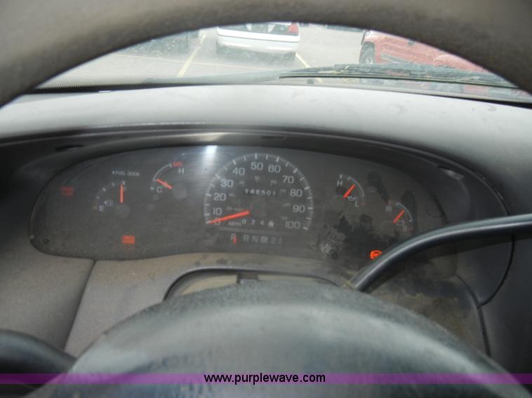 image for item D4732 1998 Ford F150 SuperCab pickup truck