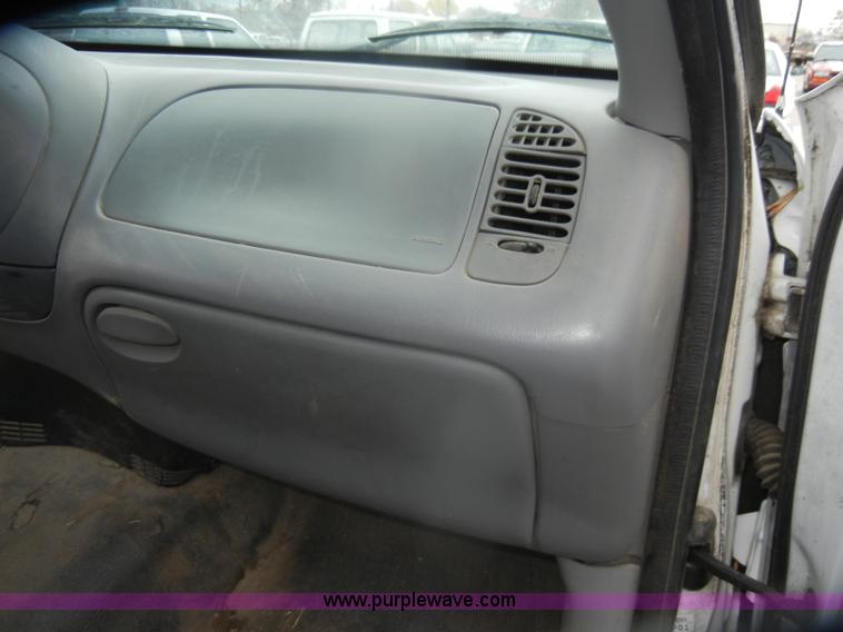 image for item D4732 1998 Ford F150 SuperCab pickup truck