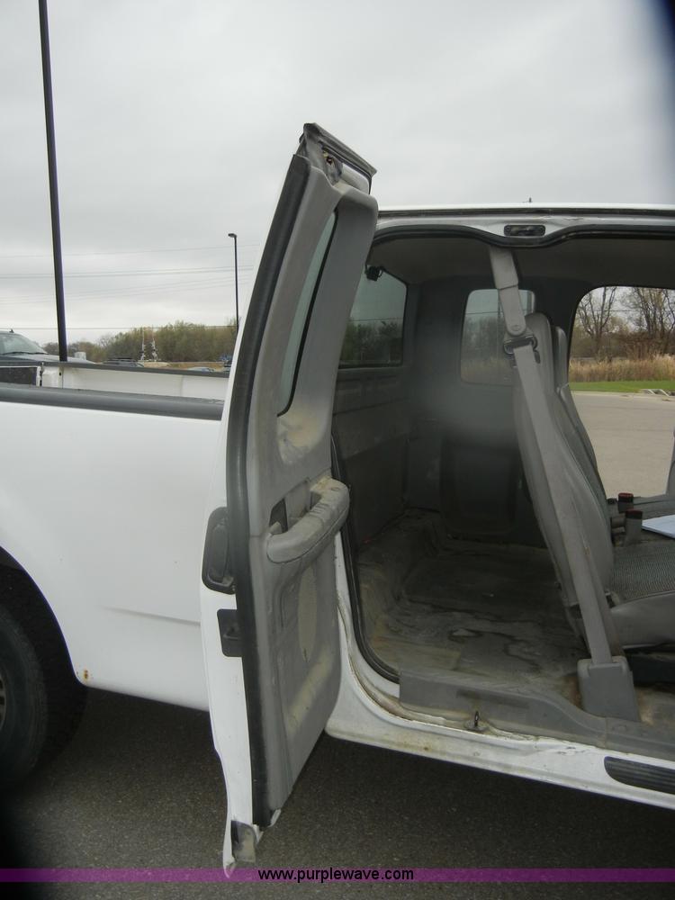 image for item D4732 1998 Ford F150 SuperCab pickup truck