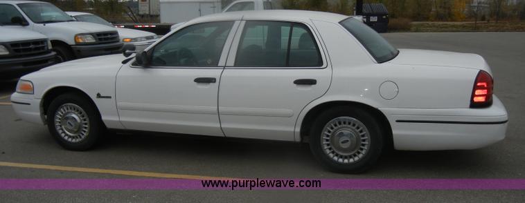 image for item D4733 2000 Ford Crown Victoria Police Interceptor