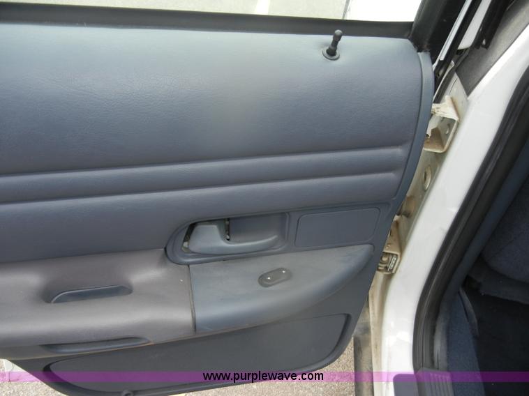 image for item D4733 2000 Ford Crown Victoria Police Interceptor