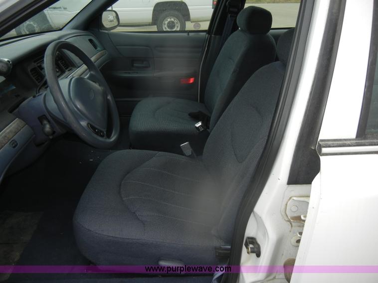 image for item D4733 2000 Ford Crown Victoria Police Interceptor