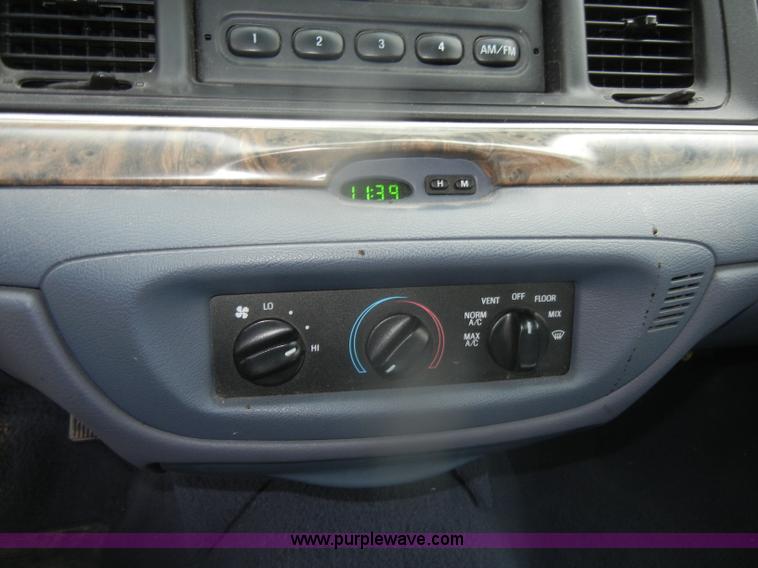 image for item D4733 2000 Ford Crown Victoria Police Interceptor