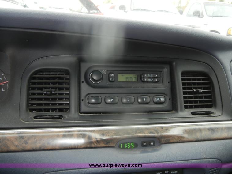 image for item D4733 2000 Ford Crown Victoria Police Interceptor