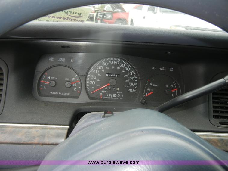 image for item D4733 2000 Ford Crown Victoria Police Interceptor