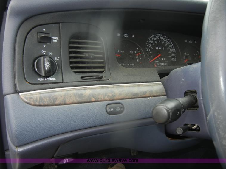 image for item D4733 2000 Ford Crown Victoria Police Interceptor