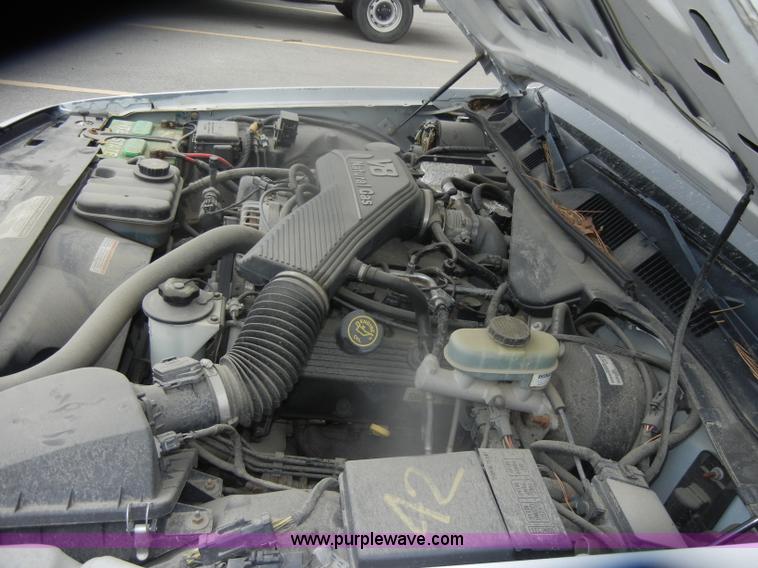 image for item D4733 2000 Ford Crown Victoria Police Interceptor