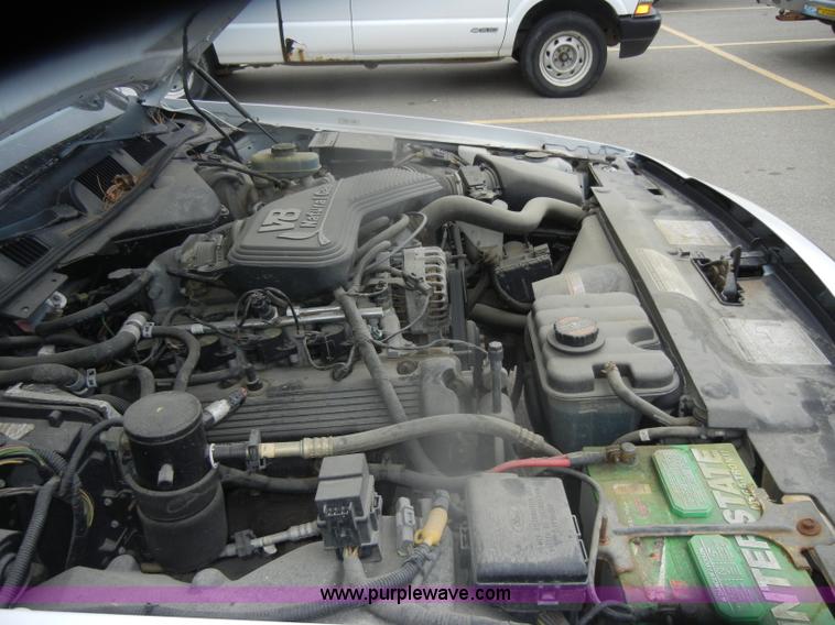 image for item D4733 2000 Ford Crown Victoria Police Interceptor