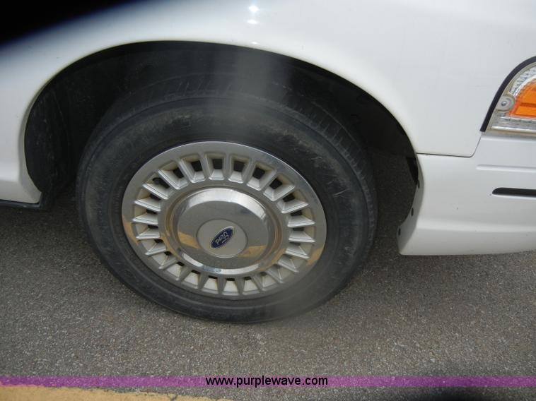 image for item D4733 2000 Ford Crown Victoria Police Interceptor