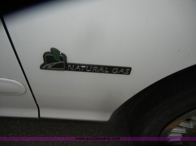 image for item D4733 2000 Ford Crown Victoria Police Interceptor