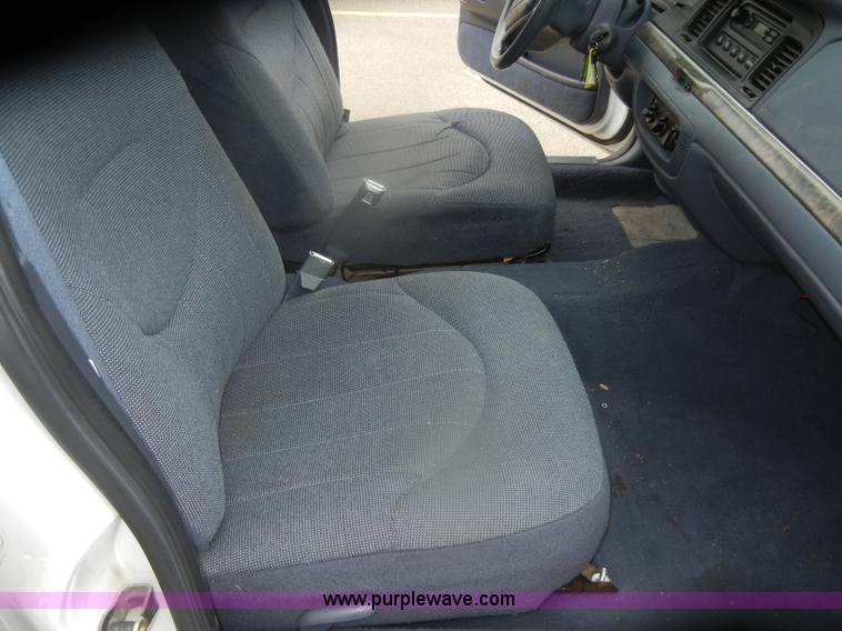 image for item D4733 2000 Ford Crown Victoria Police Interceptor
