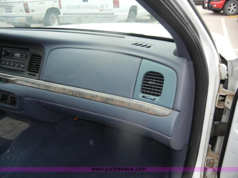 image for item D4733 2000 Ford Crown Victoria Police Interceptor