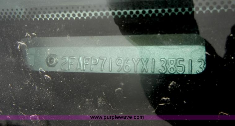 image for item D4733 2000 Ford Crown Victoria Police Interceptor