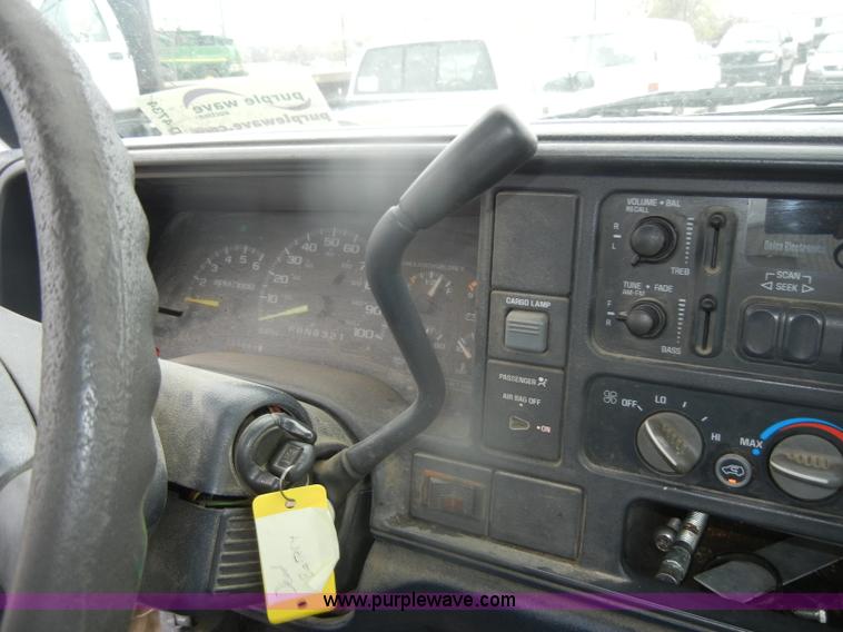 image for item D4734 1998 Chevrolet C1500 pickup truck