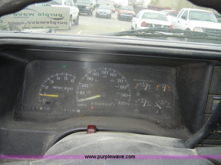 image for item D4734 1998 Chevrolet C1500 pickup truck