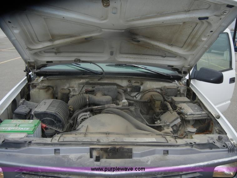 image for item D4734 1998 Chevrolet C1500 pickup truck