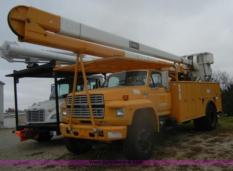 image for item D4736 1992 Ford F700 aerial lift truck