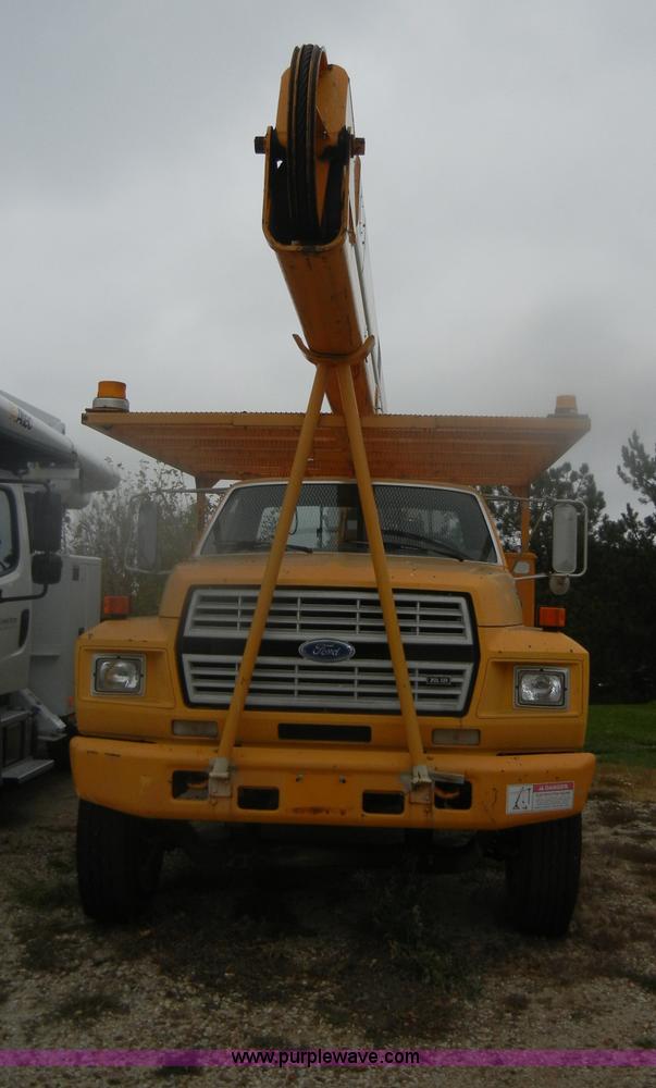image for item D4736 1992 Ford F700 aerial lift truck