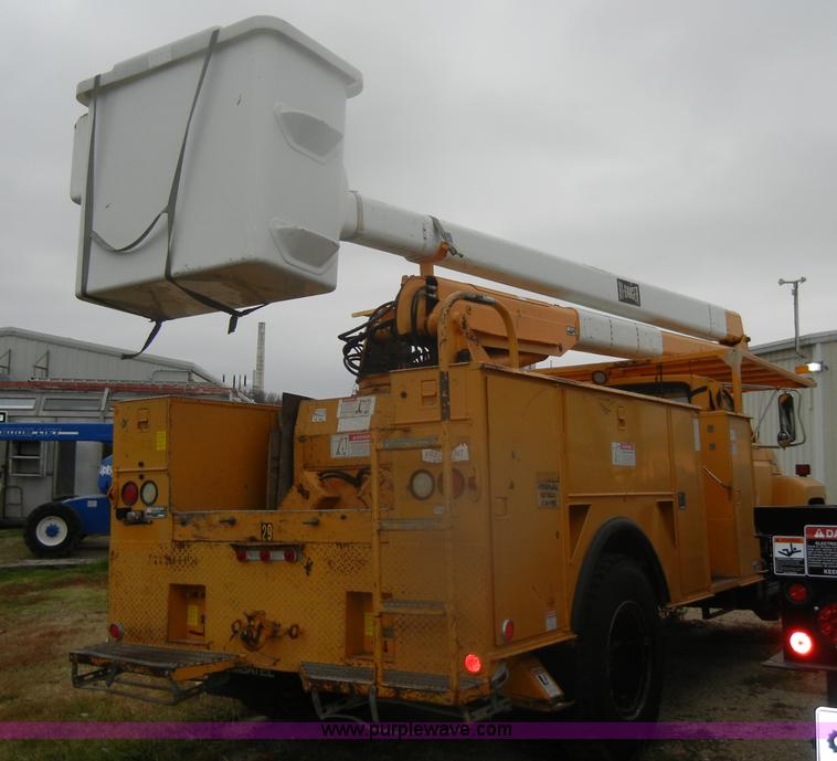 image for item D4736 1992 Ford F700 aerial lift truck