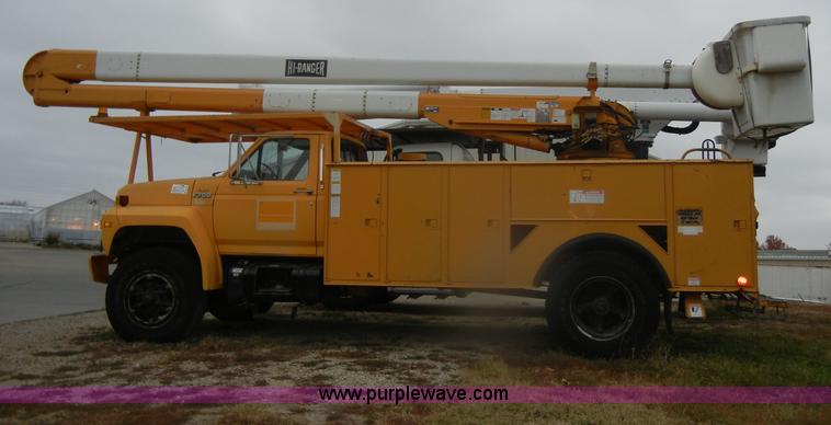 image for item D4736 1992 Ford F700 aerial lift truck