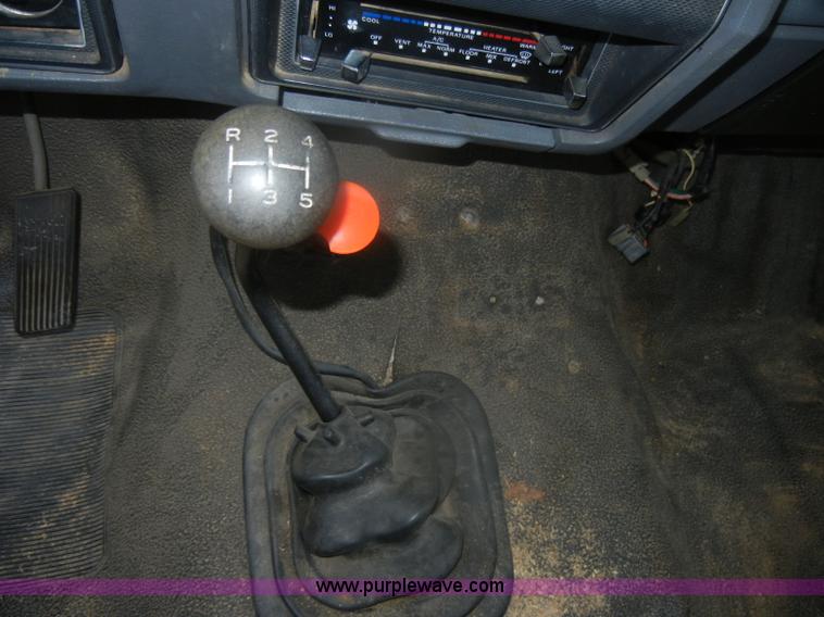 image for item D4736 1992 Ford F700 aerial lift truck