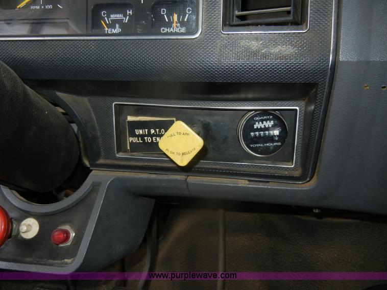 image for item D4736 1992 Ford F700 aerial lift truck