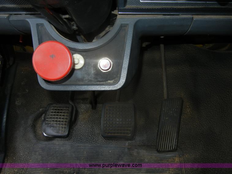 image for item D4736 1992 Ford F700 aerial lift truck