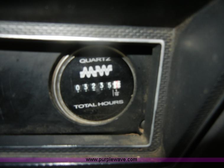 image for item D4736 1992 Ford F700 aerial lift truck