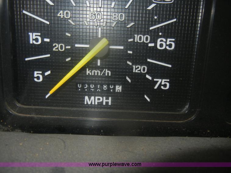 image for item D4736 1992 Ford F700 aerial lift truck