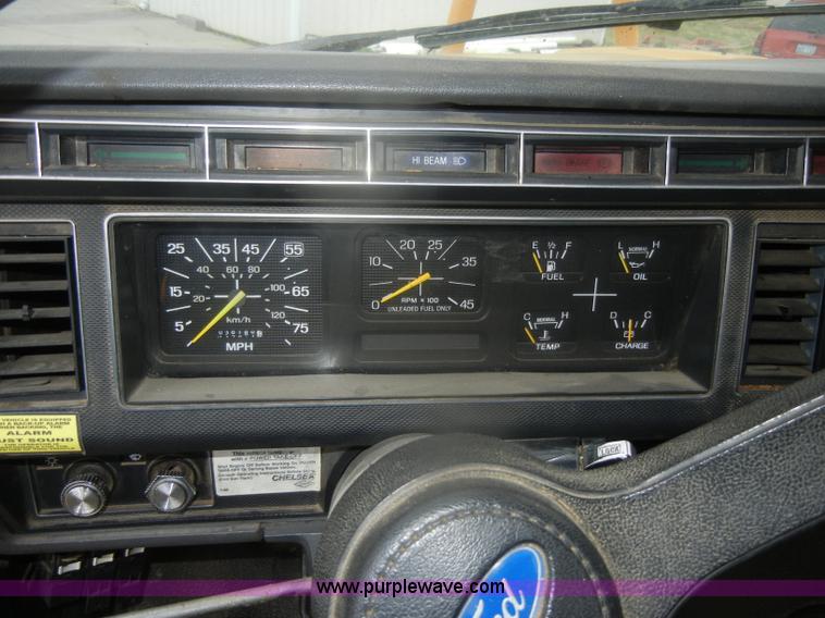 image for item D4736 1992 Ford F700 aerial lift truck