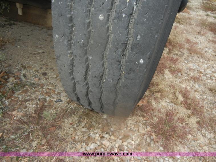 image for item D4736 1992 Ford F700 aerial lift truck