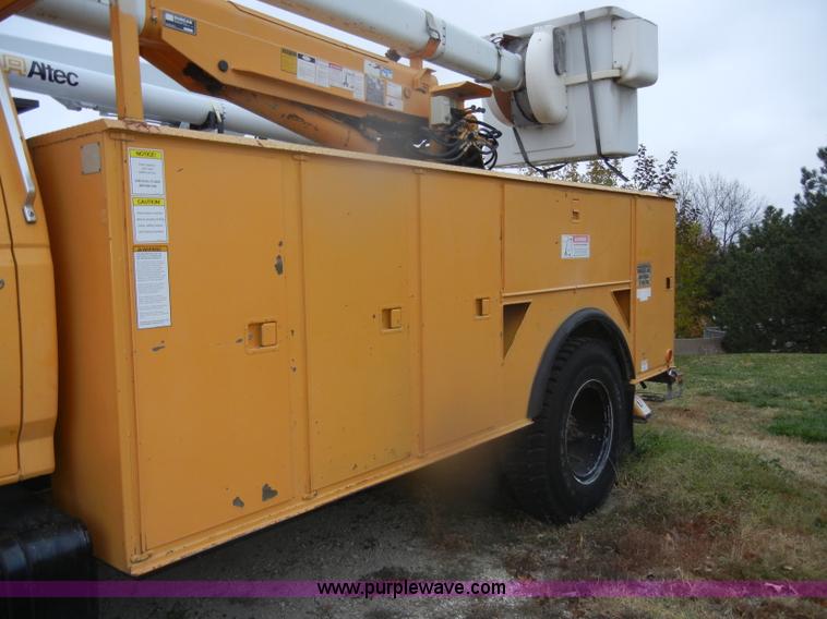 image for item D4736 1992 Ford F700 aerial lift truck