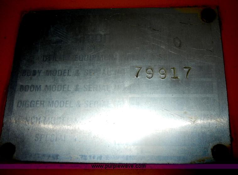 image for item D4736 1992 Ford F700 aerial lift truck