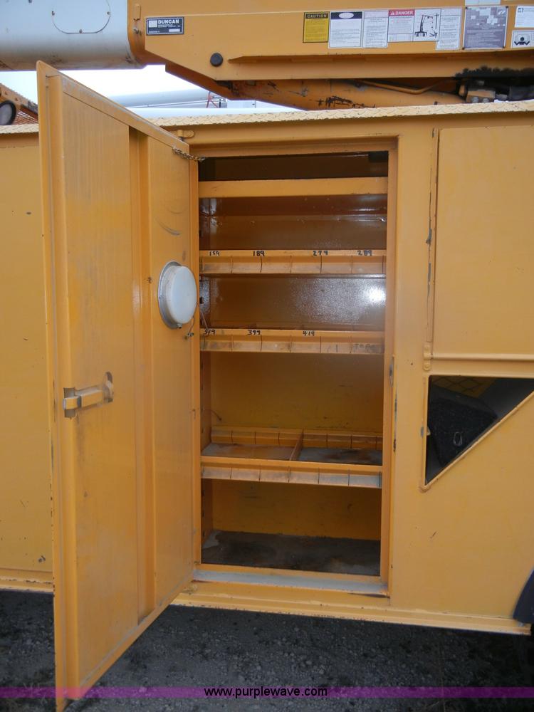 image for item D4736 1992 Ford F700 aerial lift truck