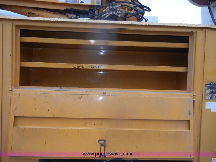 image for item D4736 1992 Ford F700 aerial lift truck